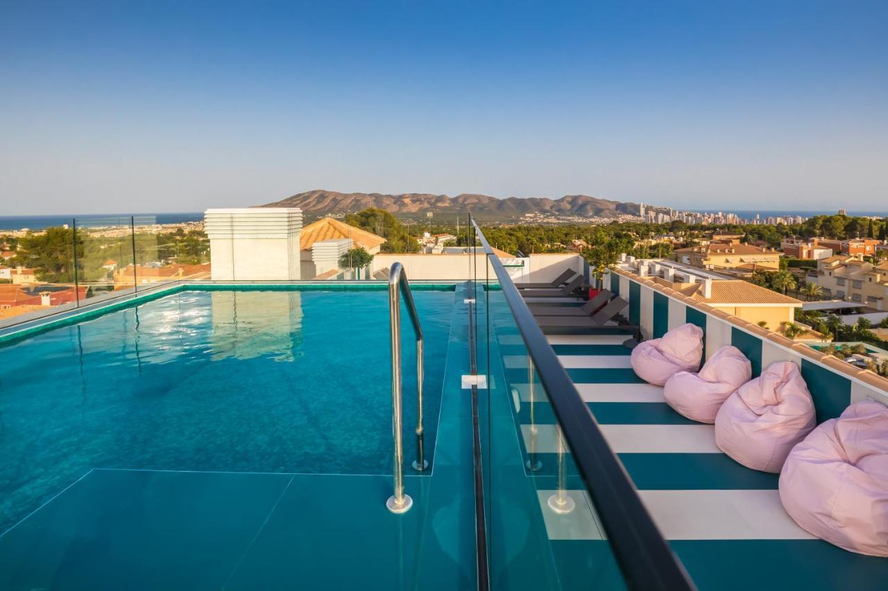 Barcelo La Nucia Palms Hotel Exterior foto Rooftop pool at the hotel