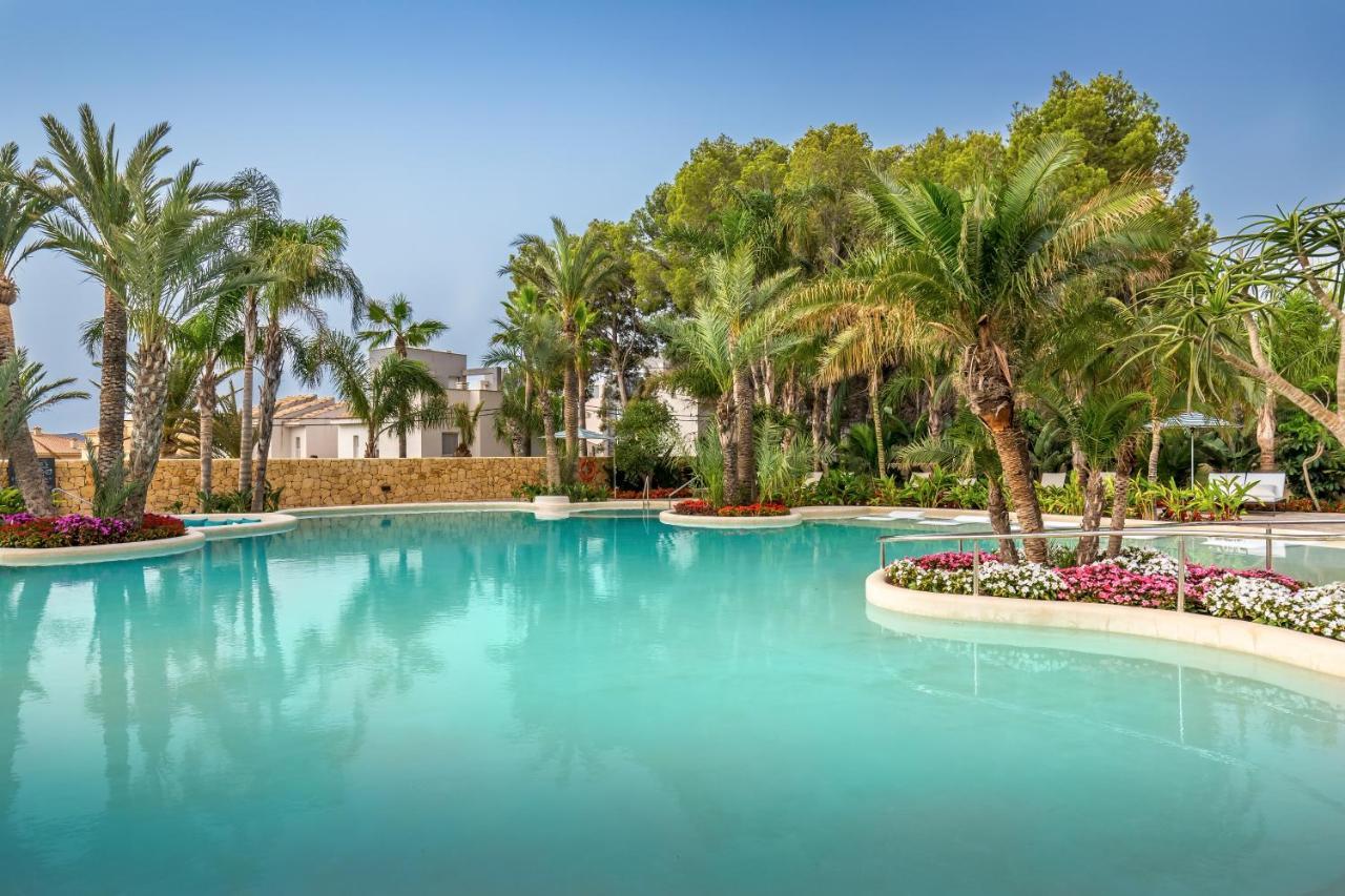 Barcelo La Nucia Palms Hotel Exterior foto The resort's swimming pool