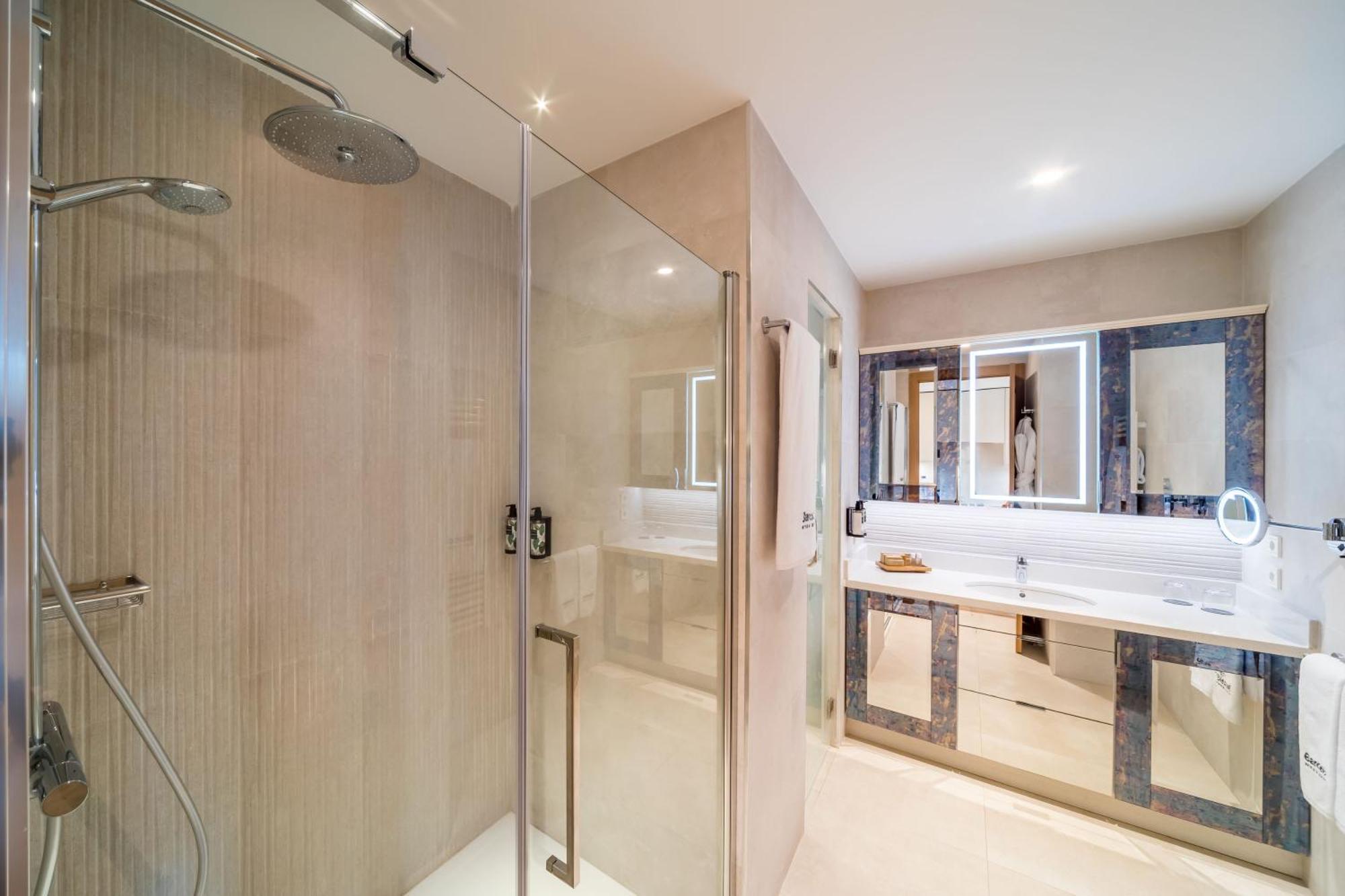 Barcelo La Nucia Palms Hotel Exterior foto A shower enclosure